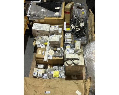 GENUINE MERCEDES BENZ PARTS PALLET DEAL - Tranzparts